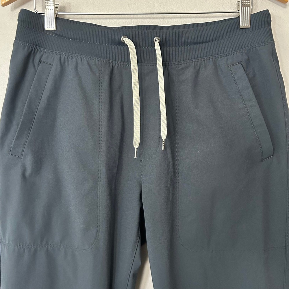 Vuori Pants Mens M Meta Joggers Charcoal Gray Performance Stretch Activewear - Picture 4 of 11